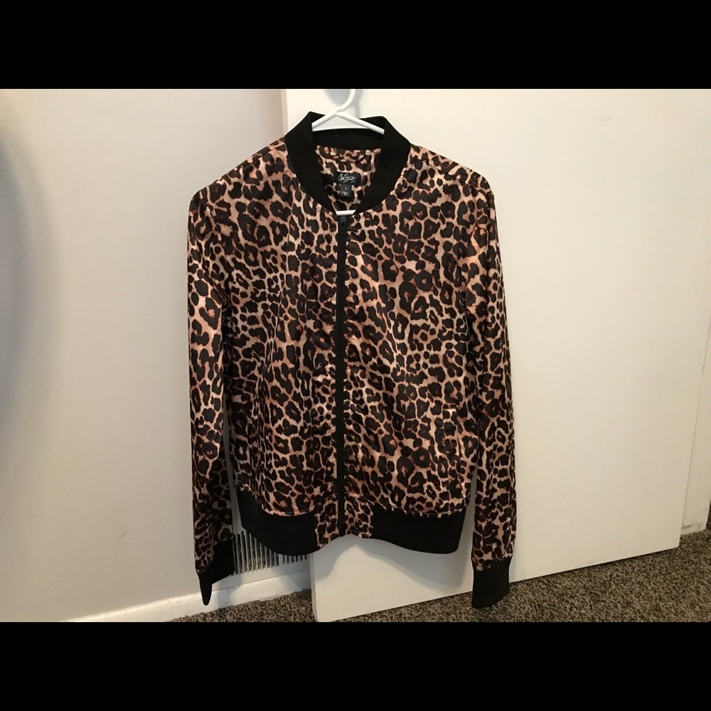 ❌⭕️❌⭕️cheetah zip up.